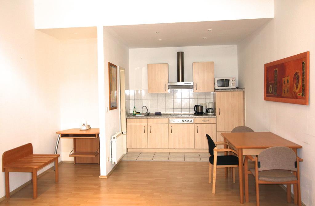 Apartmenthaus Alt Graz Dusseldorf Ruang foto