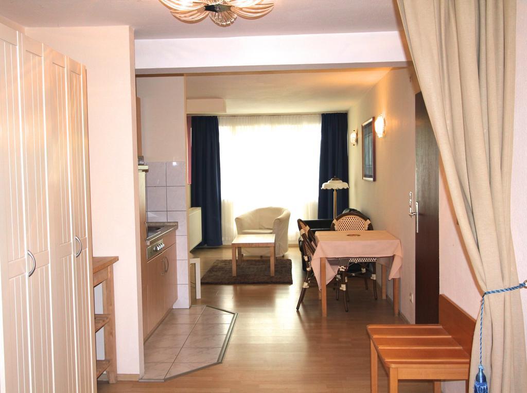 Apartmenthaus Alt Graz Dusseldorf Ruang foto